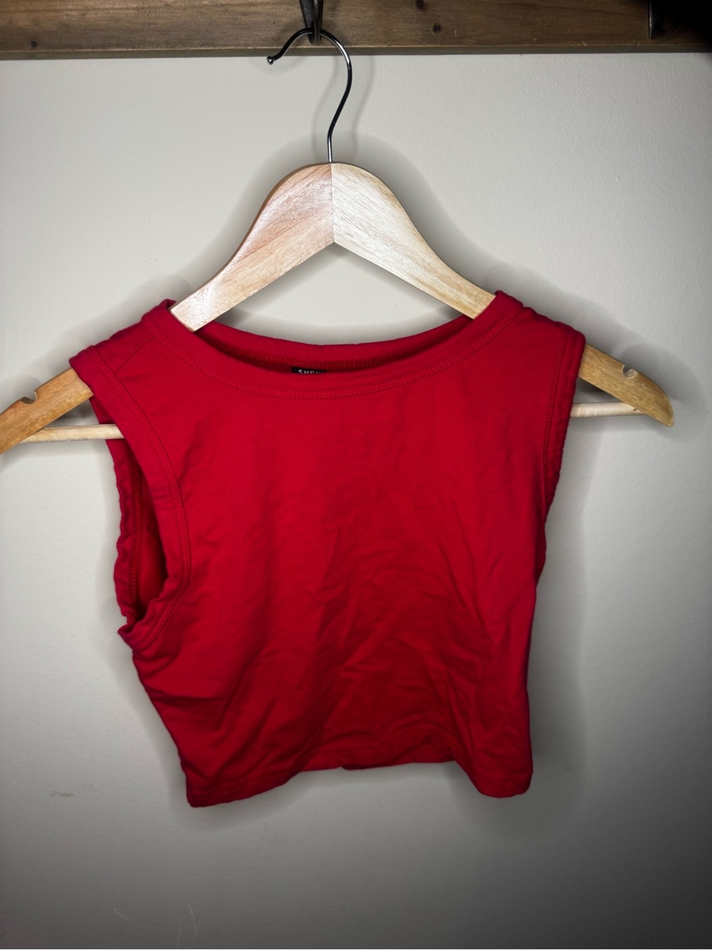 SHEIN Red Sleeveless Crop Tank Top